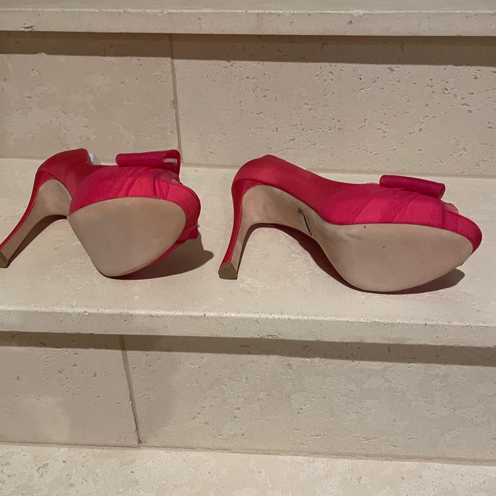 New Badgley Mischka Honeysuckle Satin Peep Toe Bow Platform Heels Size 9 - Picture 3 of 10